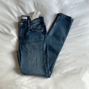 Zara sculpt jeans size 6
